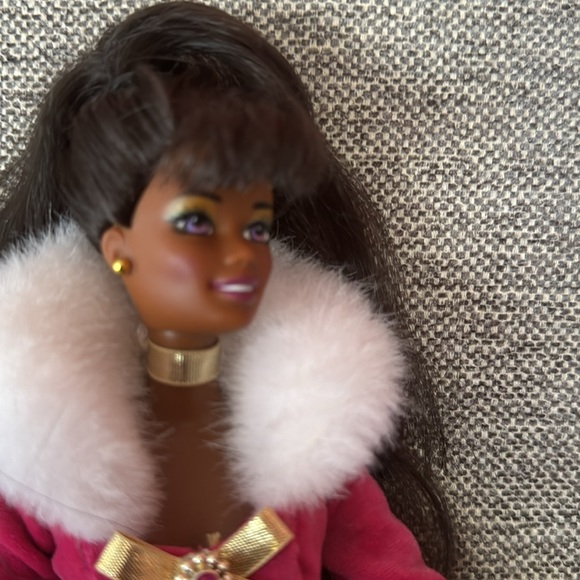 Two Avon collectible dolls - Picture 3 of 5